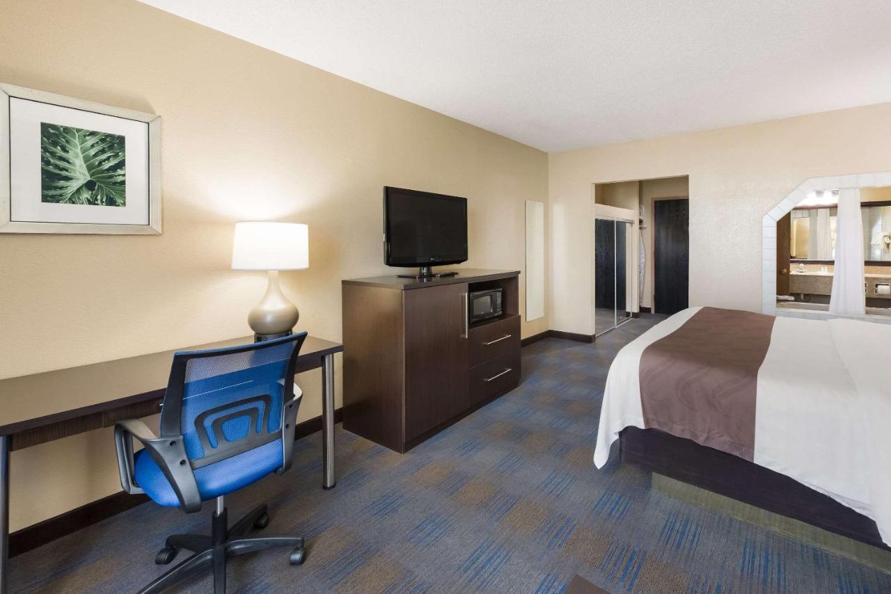 Quality Inn Upper Sandusky Exterior photo