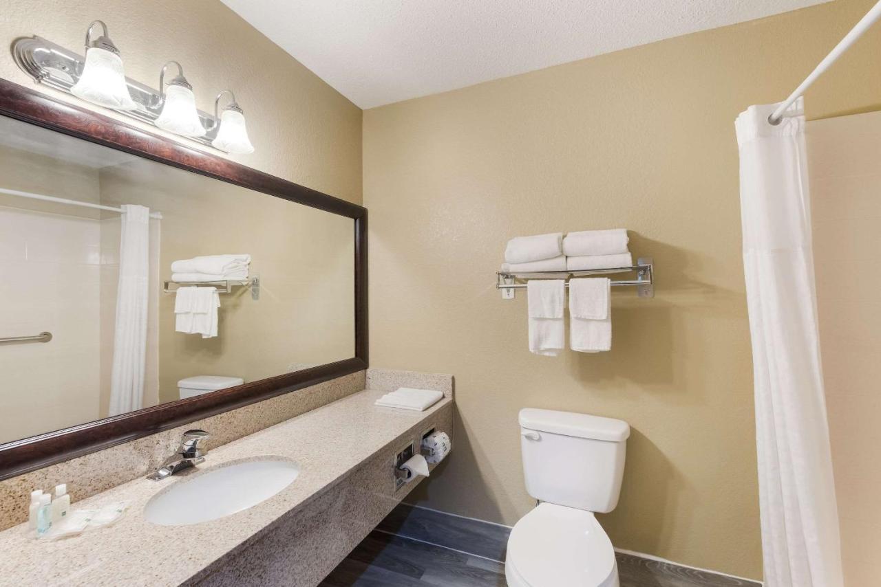 Quality Inn Upper Sandusky Exterior photo