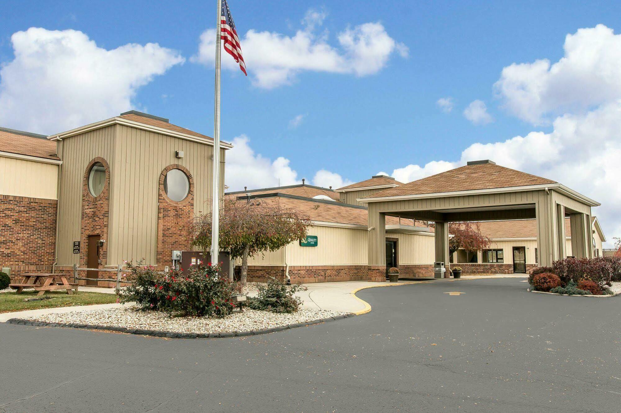 Quality Inn Upper Sandusky Exterior photo